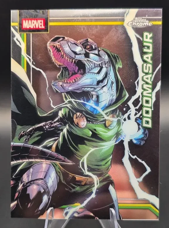 Topps Panini Card Tarjeta Cromo Barajita Doomasaur Topps 2026 Chrome Marvel Comics