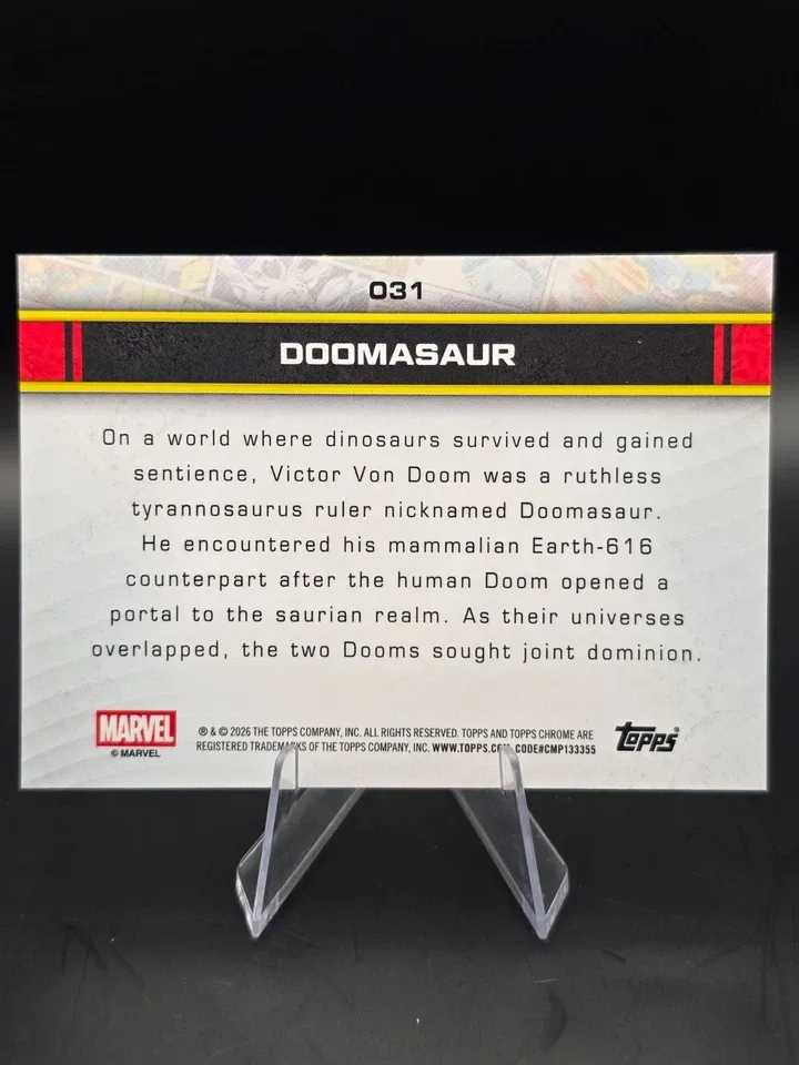 Topps Panini Card Tarjeta Cromo Barajita Doomasaur Topps 2026 Chrome Marvel Comics