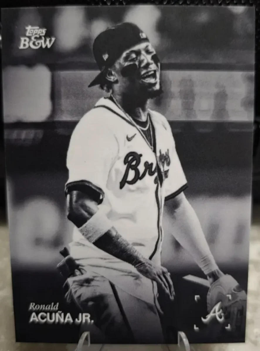 Topps Panini Card Tarjeta Cromo Barajita Ronald Acuña Jr. Topps 2025 Black And White *variacion De Imagen* Short Print