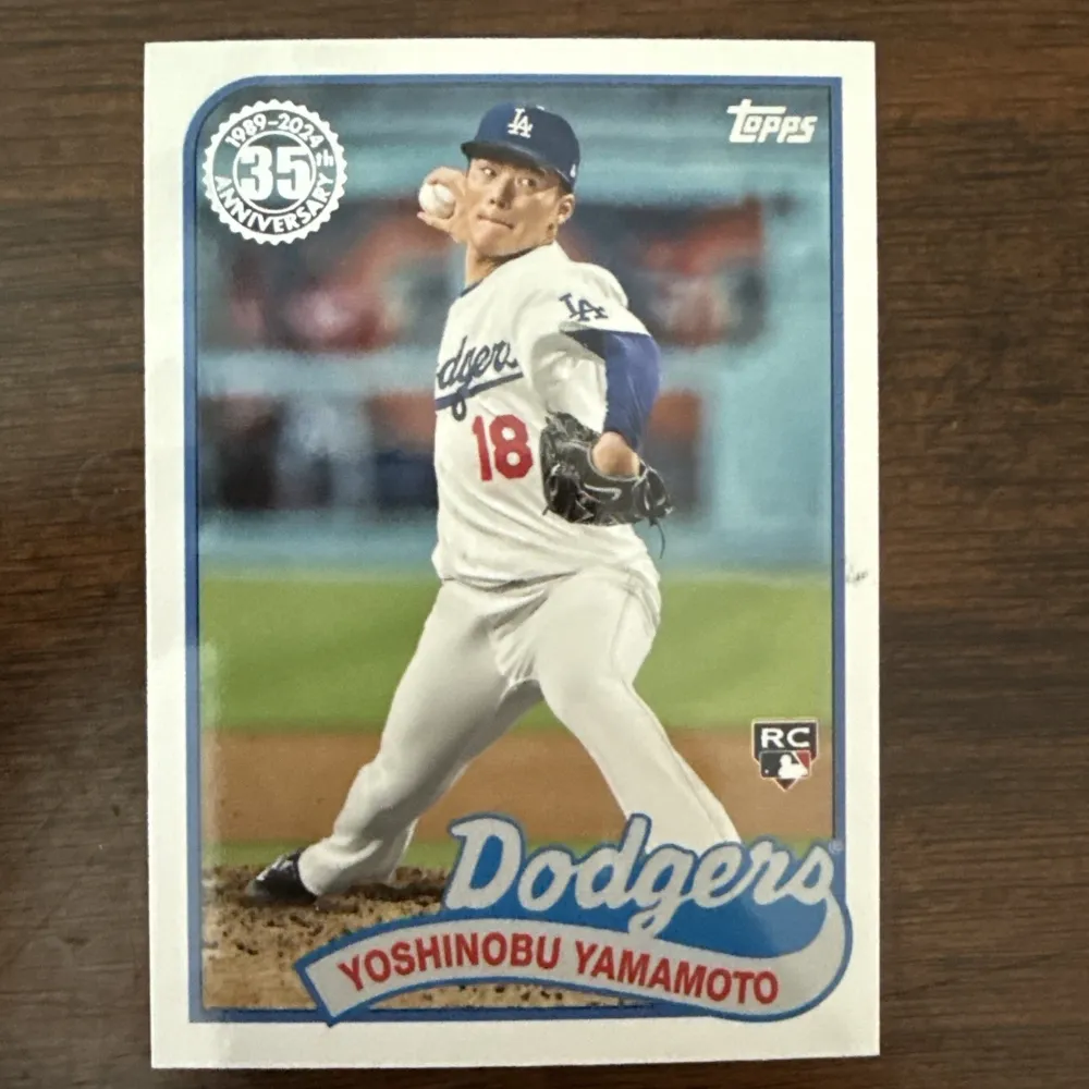 Topps Panini Card Tarjeta Cromo Barajita Yoshinobu Yamamoto Topps 2024 Series Rookie Card RC 1989